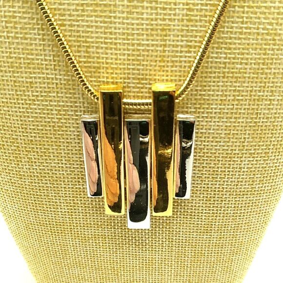 Vintage Avon 1976 Geometric Pendant Necklace Two Tone Gold Silver Signed - Picture 7 of 8